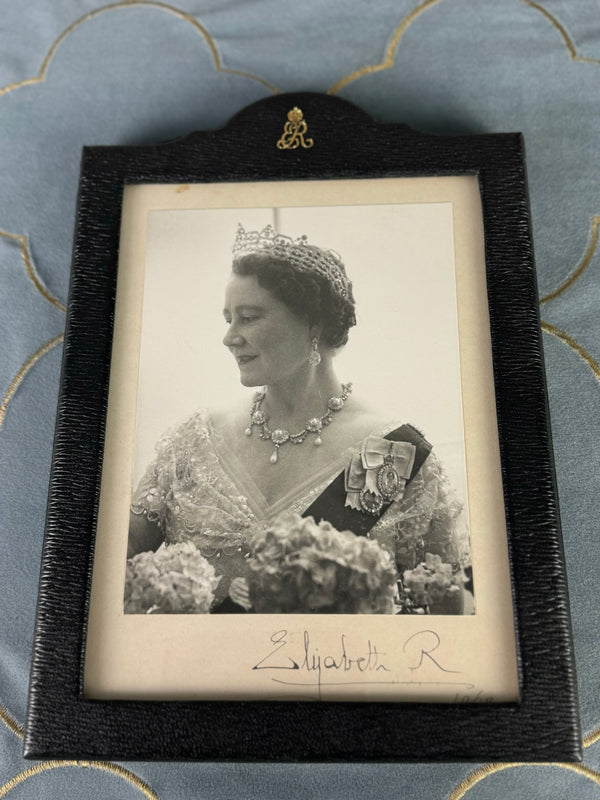 Geschenkrahmen der Königin Elizabeth von England, datiert 1962