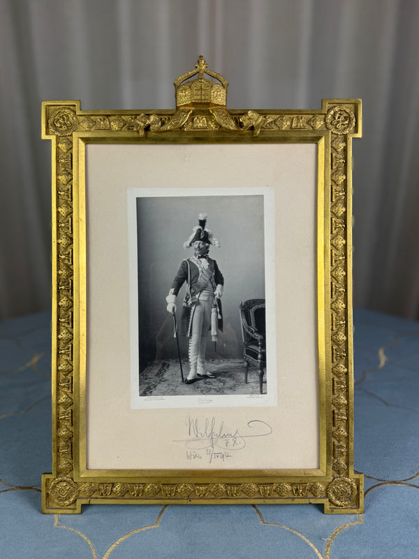 Großer feuervergoldeter Geschenkrahmen mit Widmungsportrait von Kaiser Wilhelm II., 1897