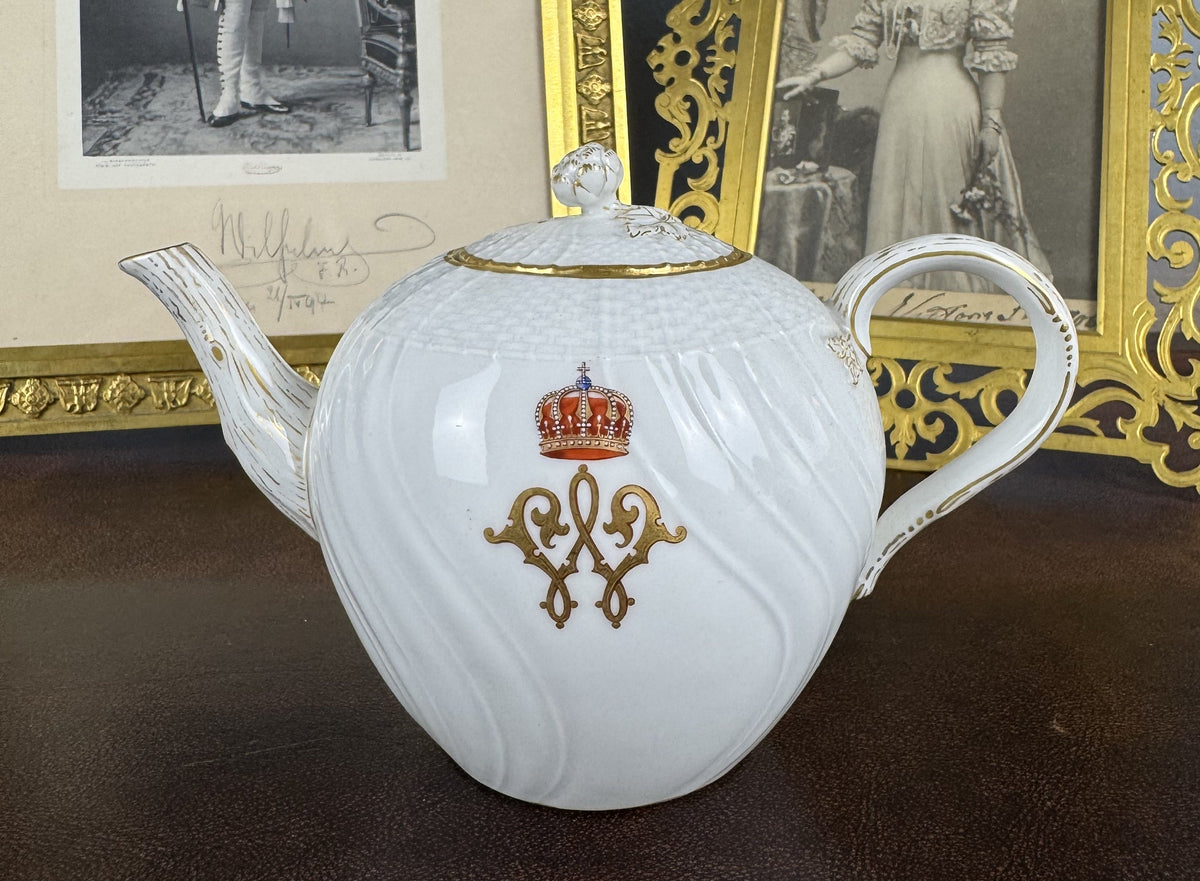 Neuosier Teekanne 1905 – Kronprinz Wilhelm von Preußen, KPM Berlin, kaiserliches Porzellan