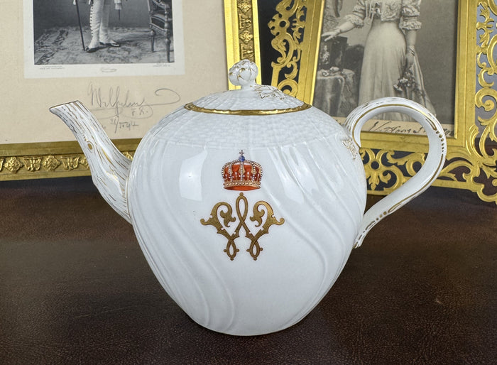 Neuosier Teekanne 1905 – Kronprinz Wilhelm von Preußen, KPM Berlin, kaiserliches Porzellan