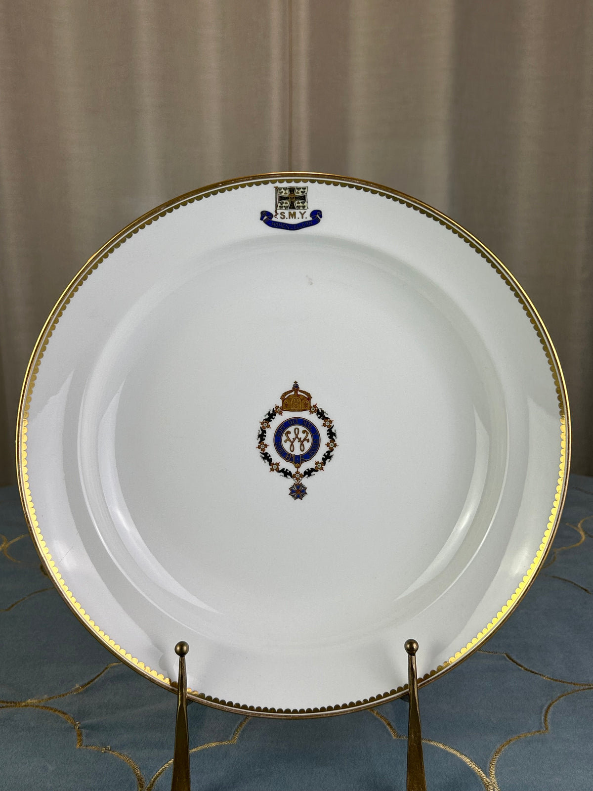 Kaiserliche große Servierplatte von S.M.Y. Hohenzollern, datiert 1906 – Porzellan aus dem Besitz  Kaiser Wilhelm II.