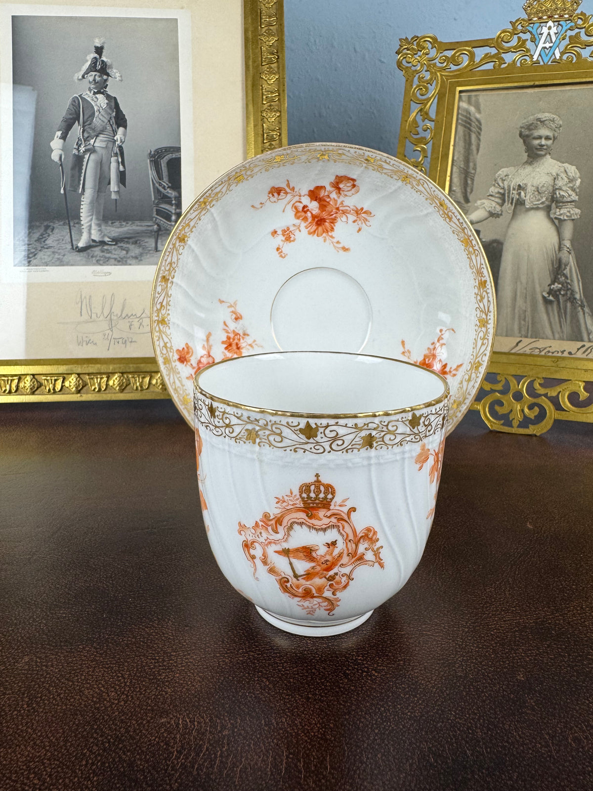 Neuosier Schokoladentasse und Untertasse 1898 – Kaiser Wilhelm II., KPM Berlin, kaiserliches Porzellan