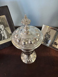 Kaiserliche Segeltrophäe „Kiel–Travemünde 1898“ – Silberpokal für die Yacht Iduna von Kaiser Wilhelm II
