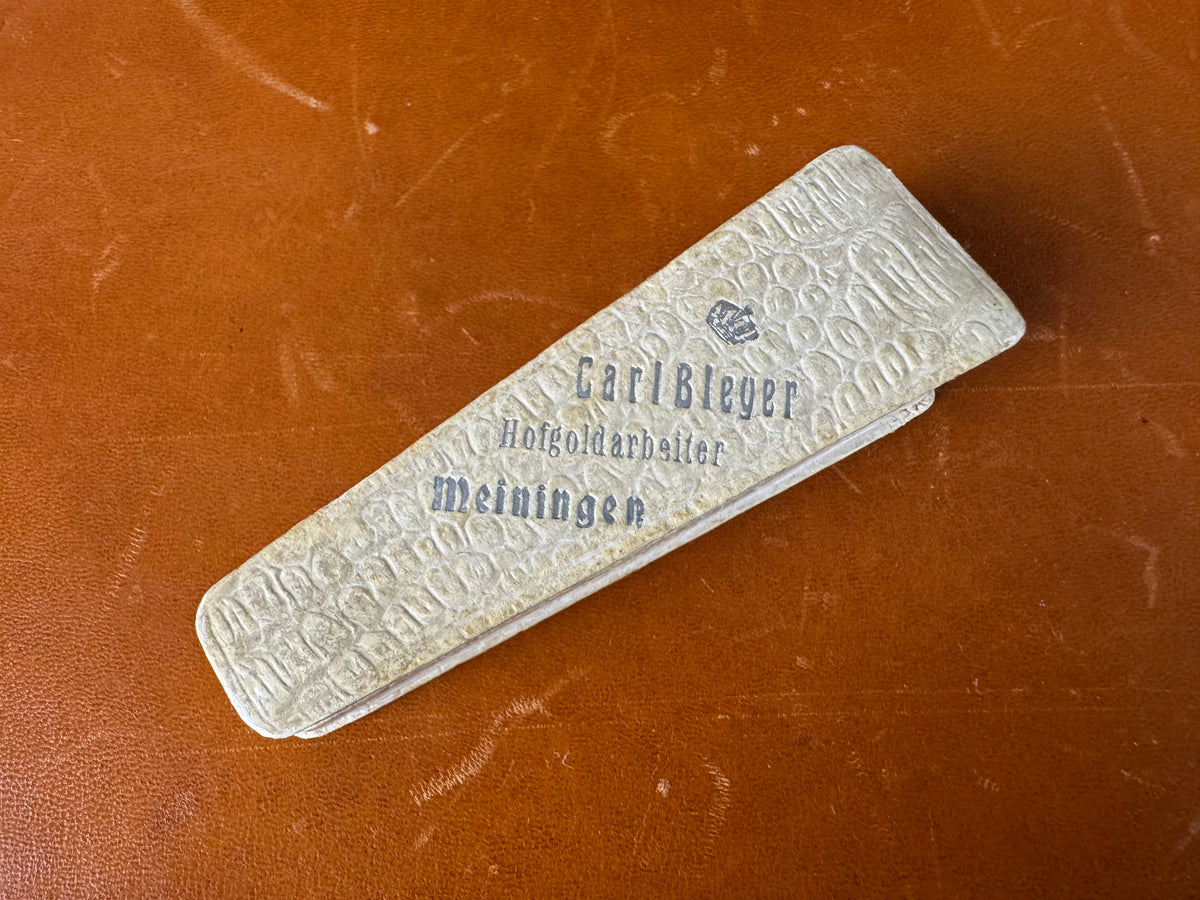 Anstecknadel aus 585 Gold mit Monogramm VSM unter Krone im Etui von Hofgoldarbeiter Carl Bleyer Meiningen, um 1890