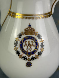 Kaiserliche Mokkakanne mit Deckel von S.M.Y. Hohenzollern, datiert 1908 + 1909 – Porzellan aus dem Besitz  Kaiser Wilhelm II.