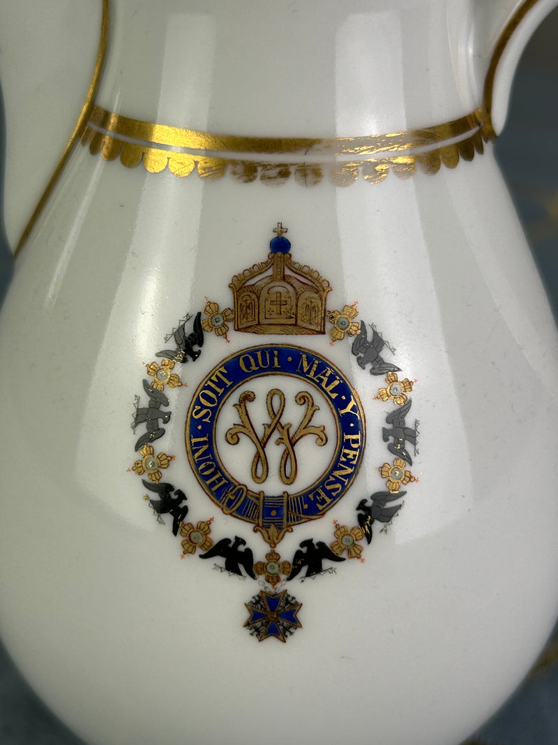 Kaiserliche Mokkakanne mit Deckel von S.M.Y. Hohenzollern, datiert 1908 + 1909 – Porzellan aus dem Besitz  Kaiser Wilhelm II.