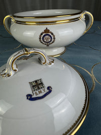 Kaiserliche Suppenterrine mit Deckel von S.M.Y. Hohenzollern, datiert 1911 – Porzellan aus dem Besitz Kaiser Wilhelm II.