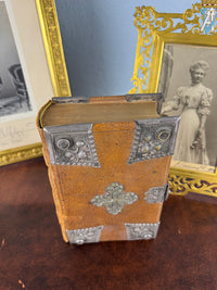 Kaiserin Auguste Victoria – Geschenk‑Bibel von 1896 mit Widmung