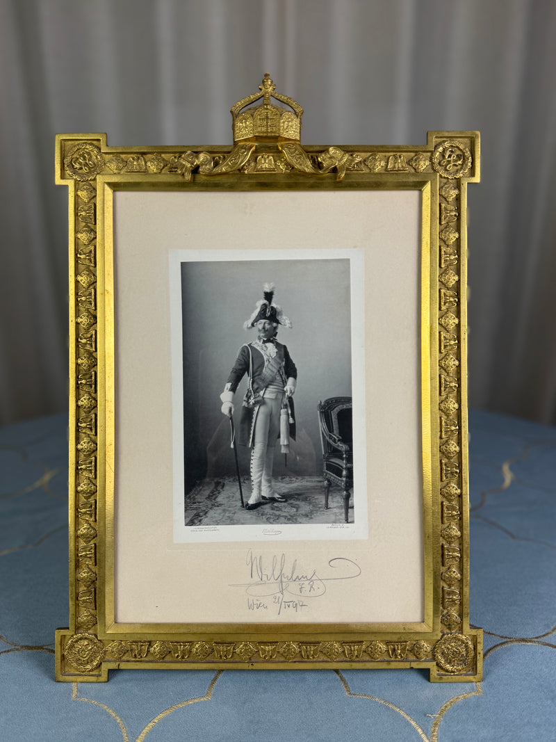 Großer feuervergoldeter Geschenkrahmen mit Widmungsportrait von Kaiser Wilhelm II., 1897