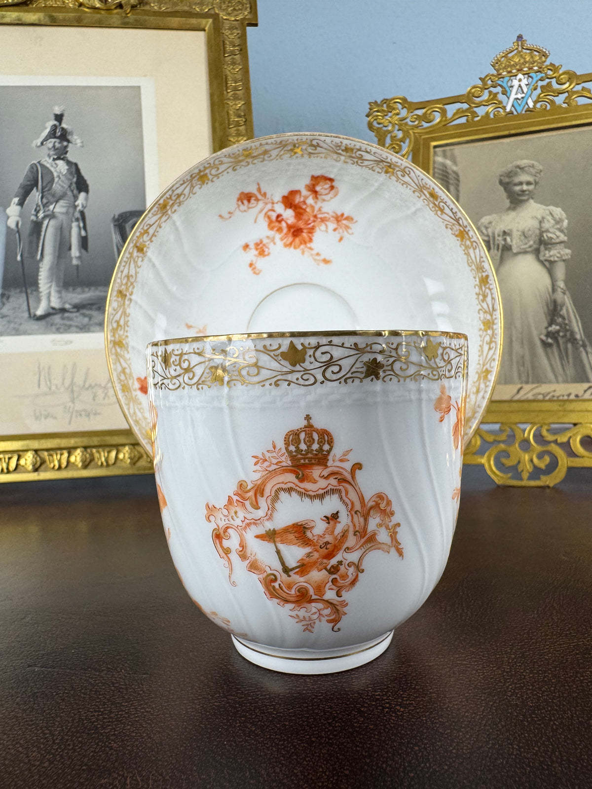Neuosier Schokoladentasse und Untertasse 1898 – Kaiser Wilhelm II., KPM Berlin, kaiserliches Porzellan