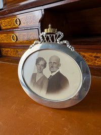 Silberrahmen zur Silberhochzeit von Großherzog Friedrich Franz IV. von Mecklenburg-Schwerin und Alexandra von Hannover, gefertigt von R. Ratfisch