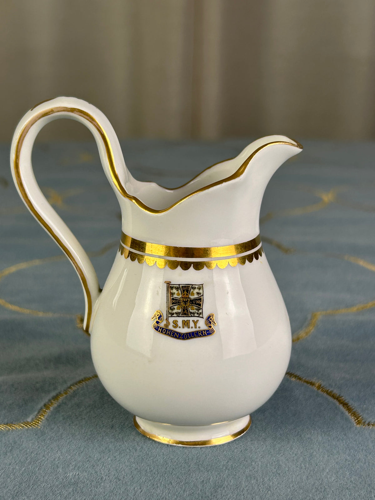 Kaiserliches Milchkännchen von S.M.Y. Hohenzollern, datiert 1905– Porzellan aus dem Besitz  Kaiser Wilhelm II.