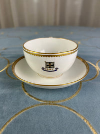 Kaiserliche Tasse mit Untertasse von S.M.Y. Hohenzollern, datiert 1900 + 1911 – Porzellan aus dem Besitz  Kaiser Wilhelm II.