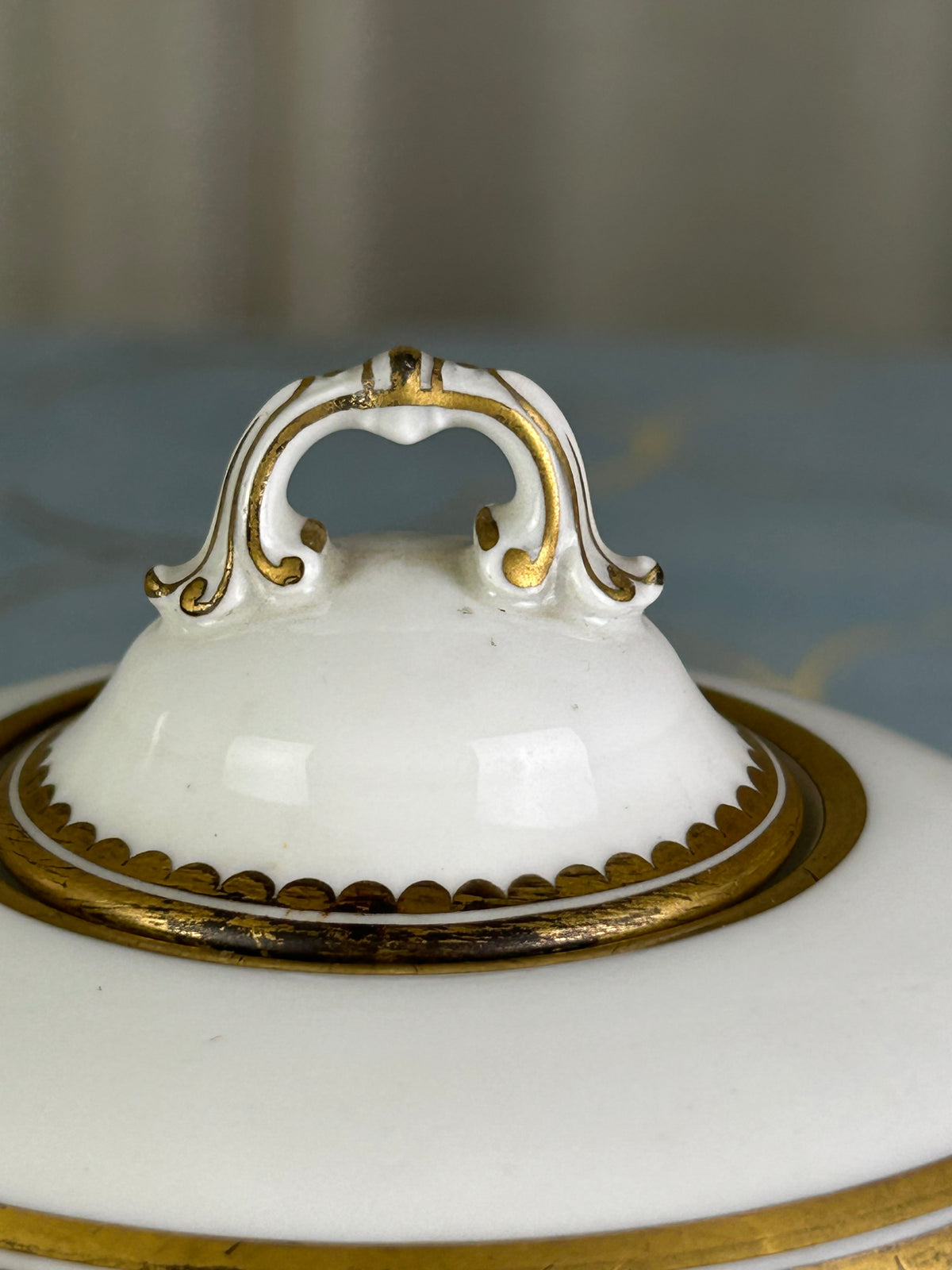 Kaiserliche Teekanne mit Deckel von S.M.Y. Hohenzollern, datiert 1912 – Porzellan aus dem Besitz  Kaiser Wilhelm II.