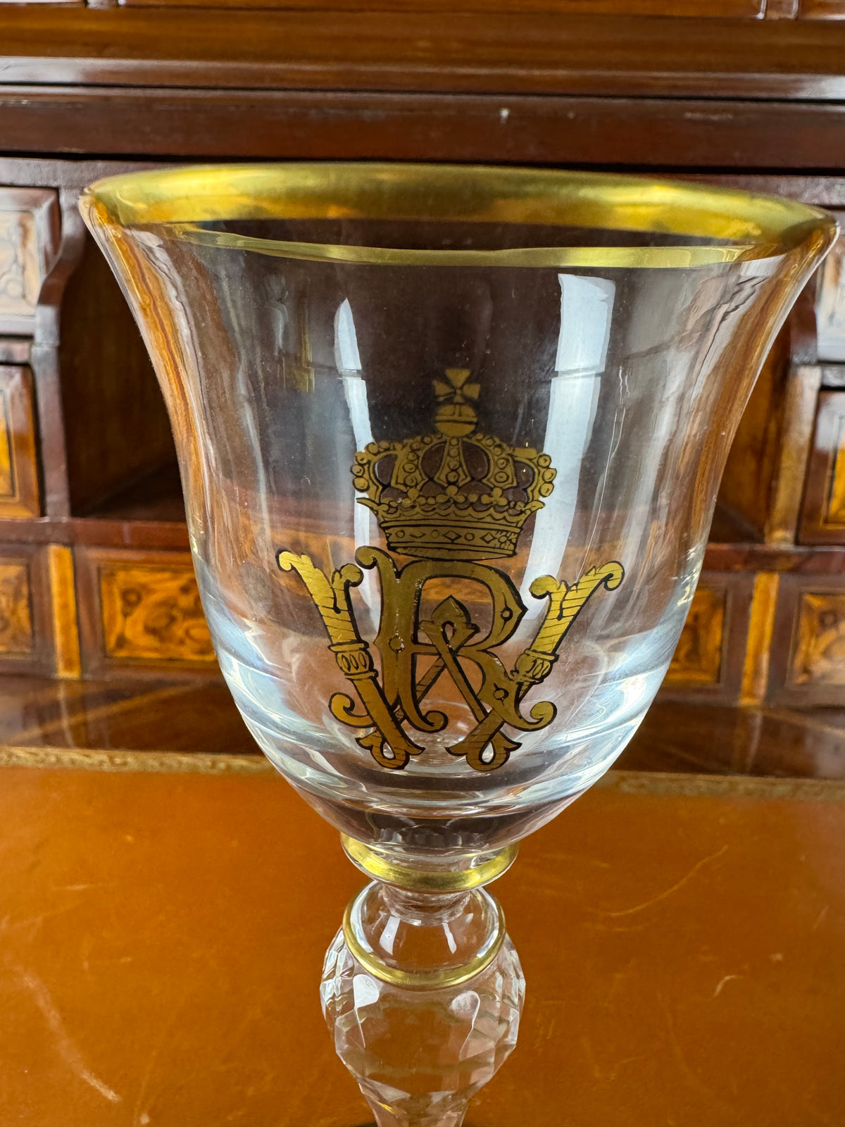 Antikes Weinglas der Kaiserzeit mit vergoldetem WR-Monogramm von Kaiser Wilhelm II. und Krone, um 1900