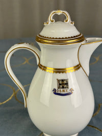 Kaiserliche Mokkakanne mit Deckel von S.M.Y. Hohenzollern, datiert 1908 + 1909 – Porzellan aus dem Besitz  Kaiser Wilhelm II.