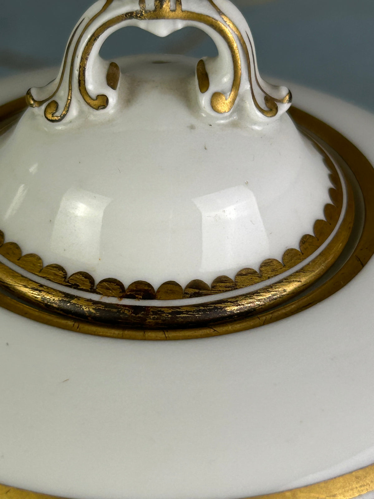 Kaiserliche Teekanne mit Deckel von S.M.Y. Hohenzollern, datiert 1912 – Porzellan aus dem Besitz  Kaiser Wilhelm II.