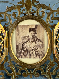 Kronprinzessin Victoria mit ihrem neugeborenen Sohn Kaiser Wilhelm II., 1859