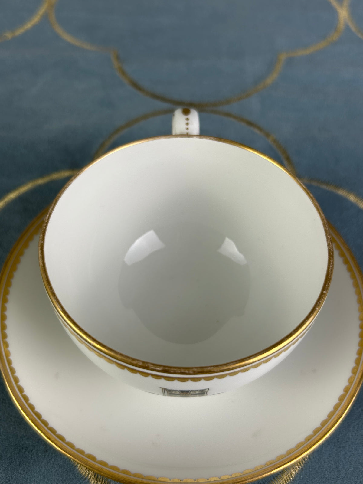 Kaiserliche Tasse mit Untertasse von S.M.Y. Hohenzollern, datiert 1900 + 1911 – Porzellan aus dem Besitz  Kaiser Wilhelm II.