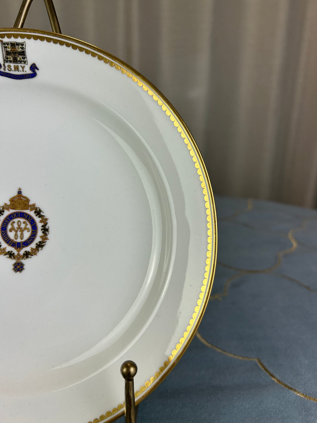 Kaiserlicher Dessertteller von S.M.Y. Hohenzollern, datiert 1907 – Porzellan aus dem Besitz Kaiser Wilhelm II.
