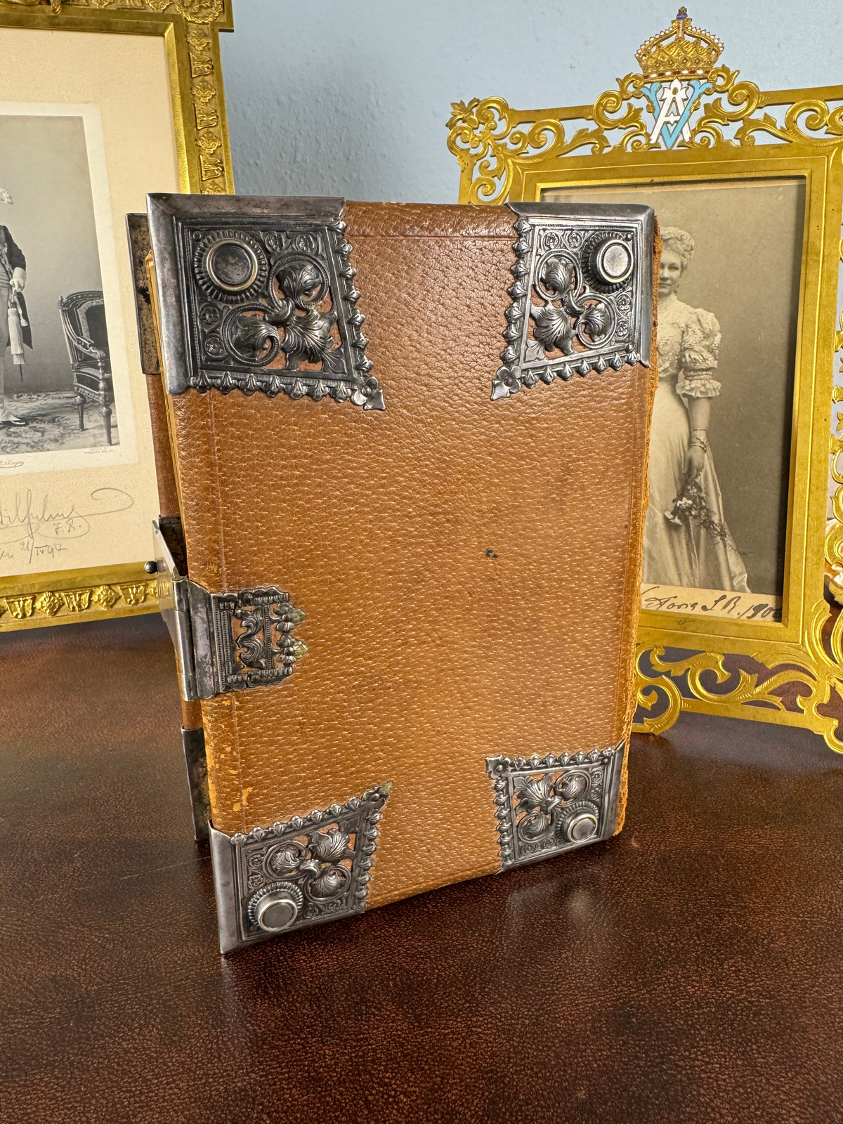 Kaiserin Auguste Victoria – Geschenk‑Bibel von 1896 mit Widmung