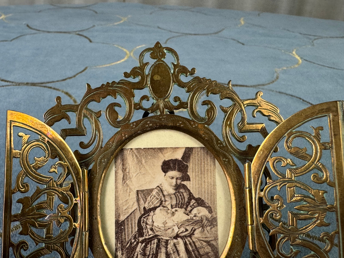 Kronprinzessin Victoria mit ihrem neugeborenen Sohn Kaiser Wilhelm II., 1859