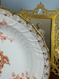 Plat de service rond en porcelaine de Néo-Osier, Kaiser Guillaume II, daté de 1895