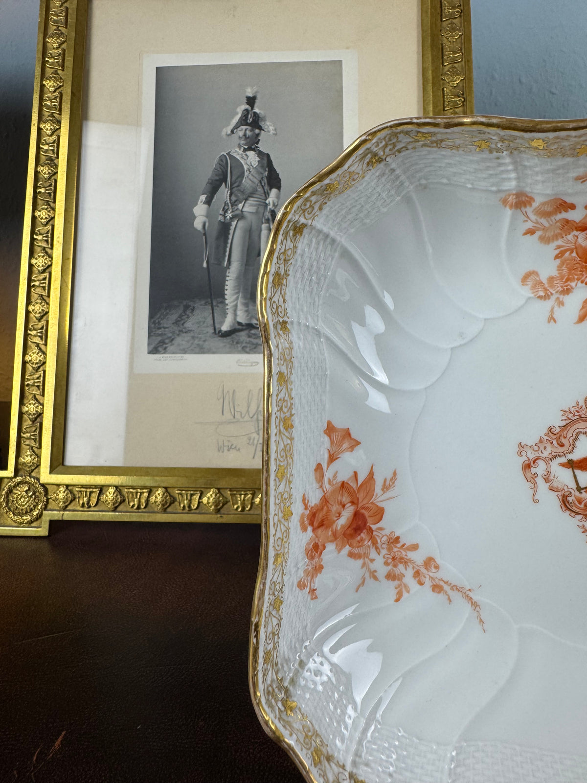 Plat carré Neuosier, Guillaume II, daté 1902