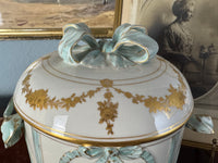 Deckelvase mit Monogramm der Kaiserin Auguste Victoria, KPM Berlin, um 1910