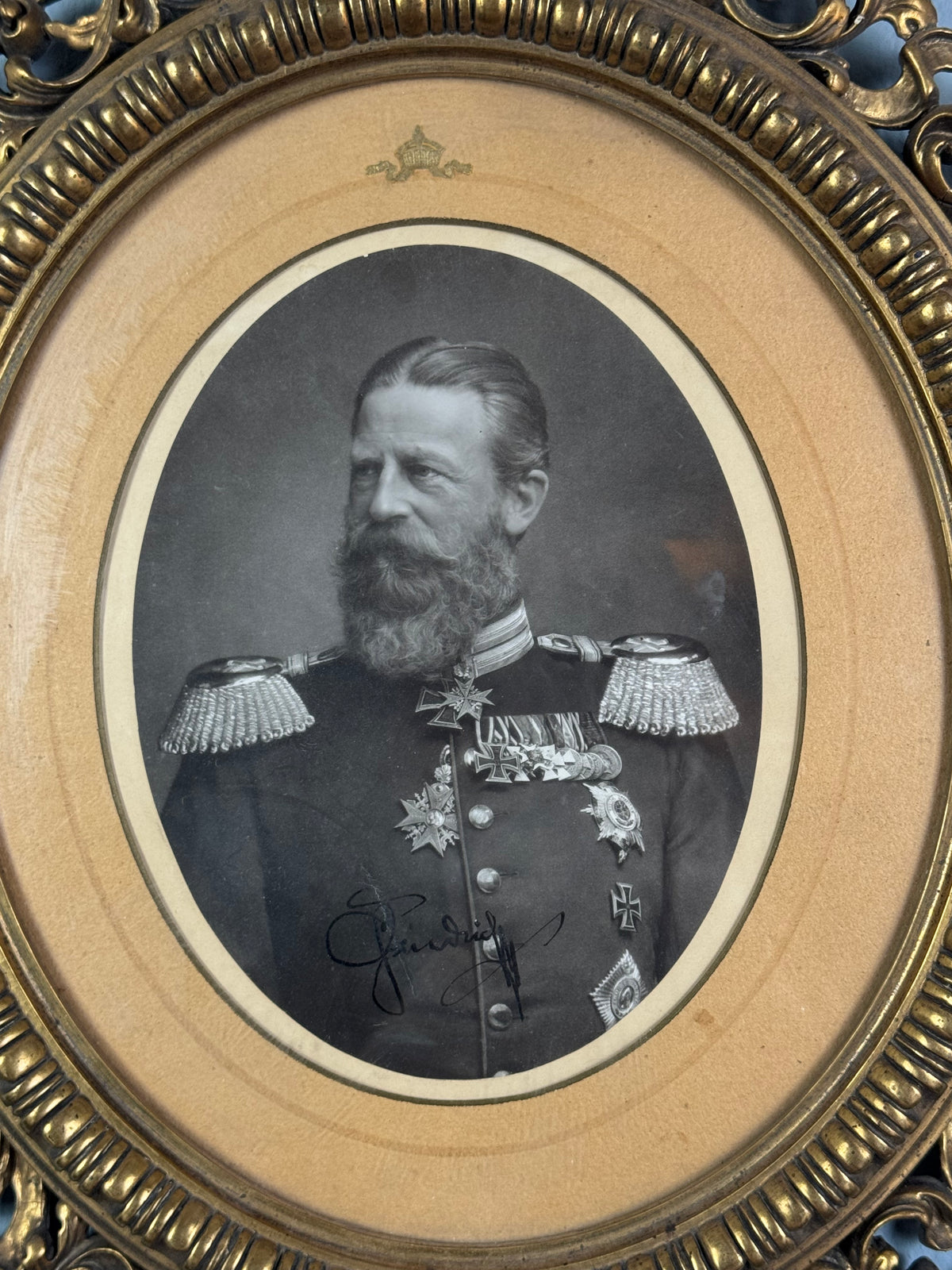 Geschenkrahmen mit einem Portrait von Kaiser Friedrich III., 1888