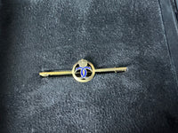 Goldene Krawattennadel von Kronprinzessin Cecilie von Preußen mit gekröntem Monogramm aus blauer Emaille, Kaiserzeit