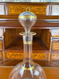 Antike Weinkaraffe der Kaiserzeit mit vergoldetem WR-Monogramm von Kaiser Wilhelm II., originalem Glasstopfen und Goldstaffage