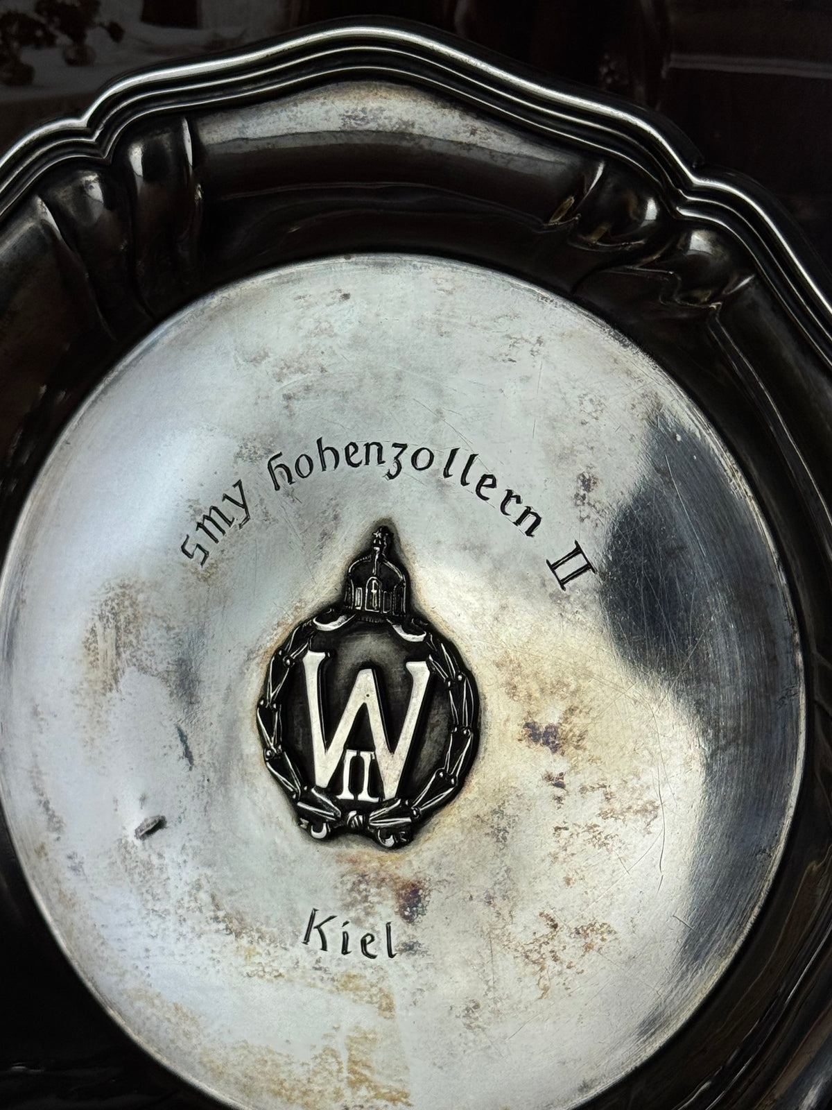 Antiker Silberteller aus 800 Silber mit Monogramm von Kaiser Wilhelm II., SMY Hohenzollern II, Otto Hintze Berlin