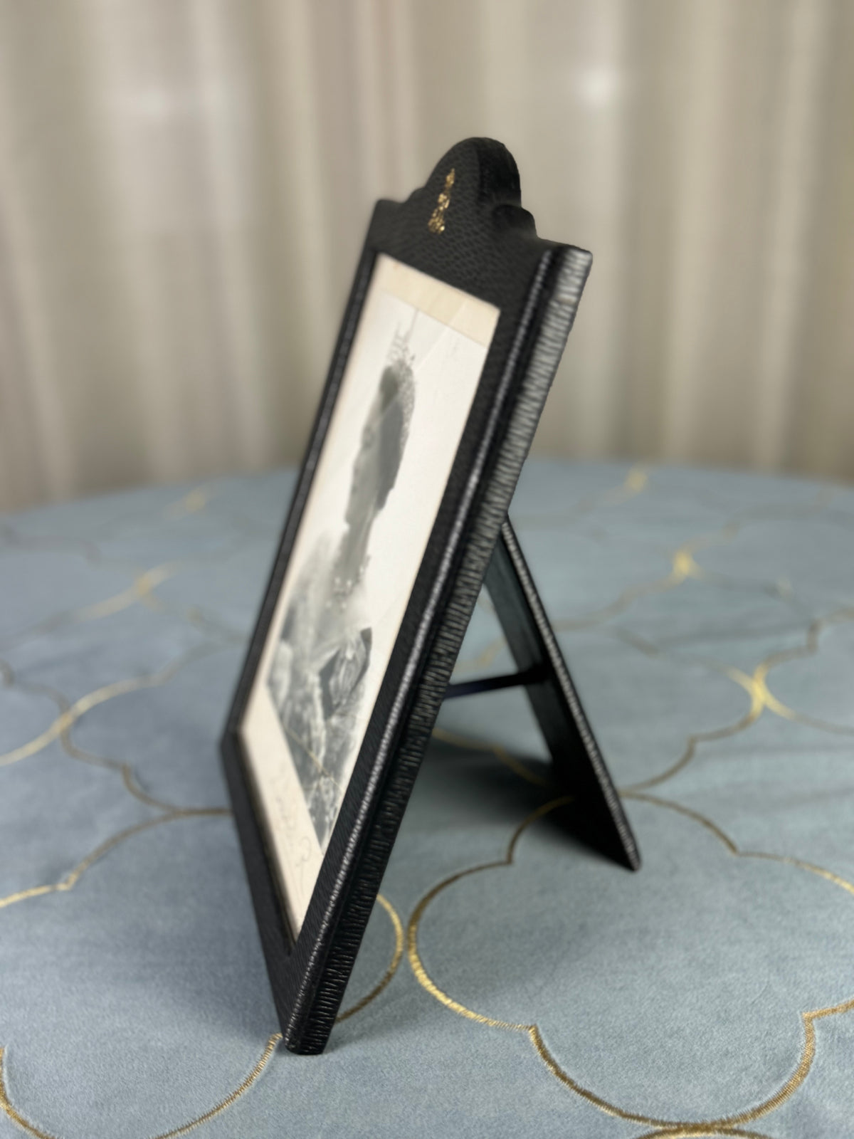 Geschenkrahmen der Königin Elizabeth von England, datiert 1962