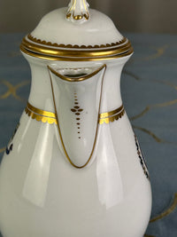 Kaiserliche Mokkakanne mit Deckel von S.M.Y. Hohenzollern, datiert 1908 + 1909 – Porzellan aus dem Besitz  Kaiser Wilhelm II.