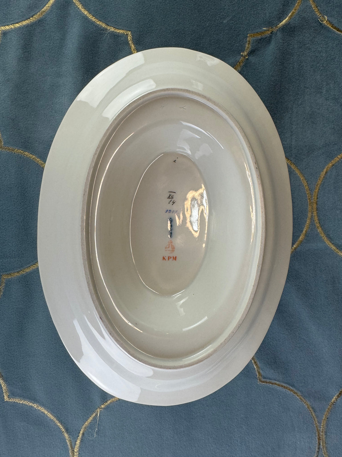 Kaiserliche Sauciere von S.M.Y. Hohenzollern, datiert 1911 – Porzellan aus dem Besitz Kaiser Wilhelm II.
