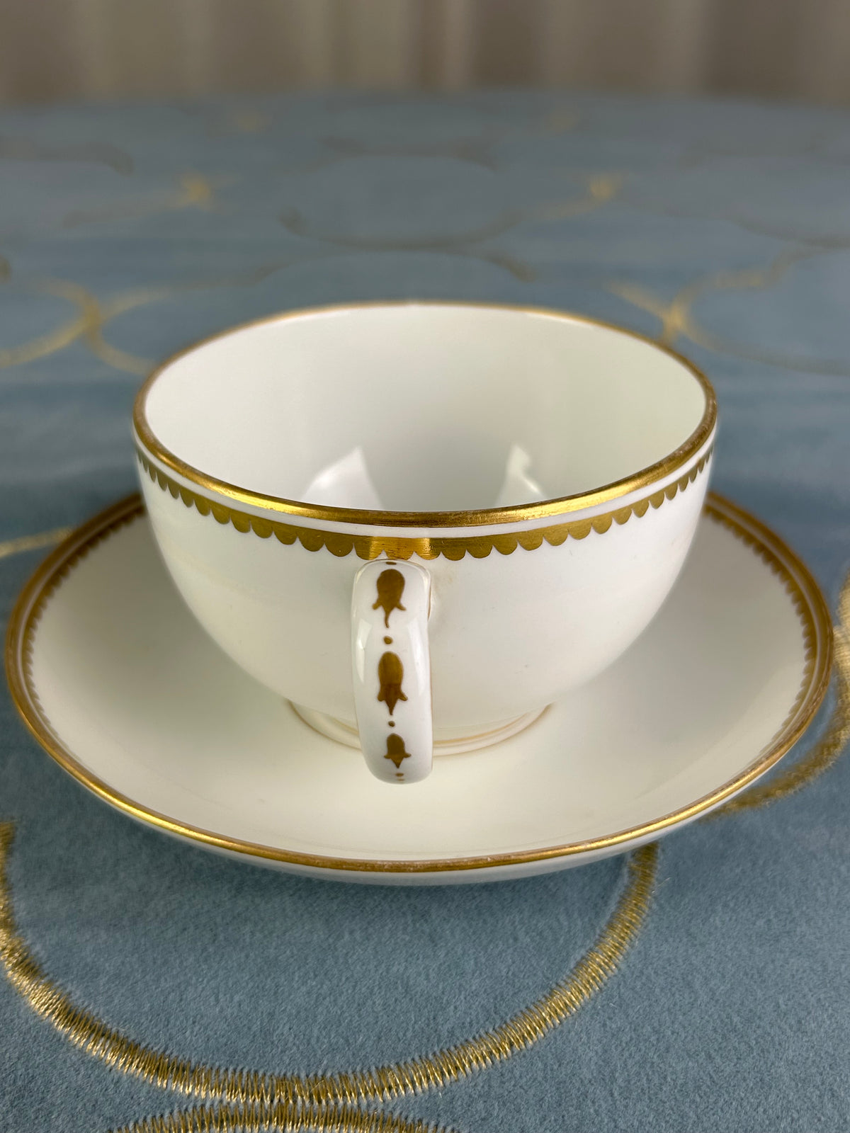 Kaiserliche Tasse mit Untertasse von S.M.Y. Hohenzollern, datiert 1900 + 1911 – Porzellan aus dem Besitz  Kaiser Wilhelm II.
