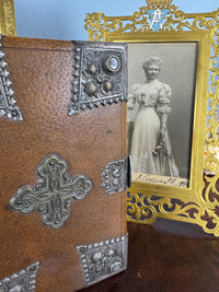 Kaiserin Auguste Victoria – Geschenk‑Bibel von 1896 mit Widmung
