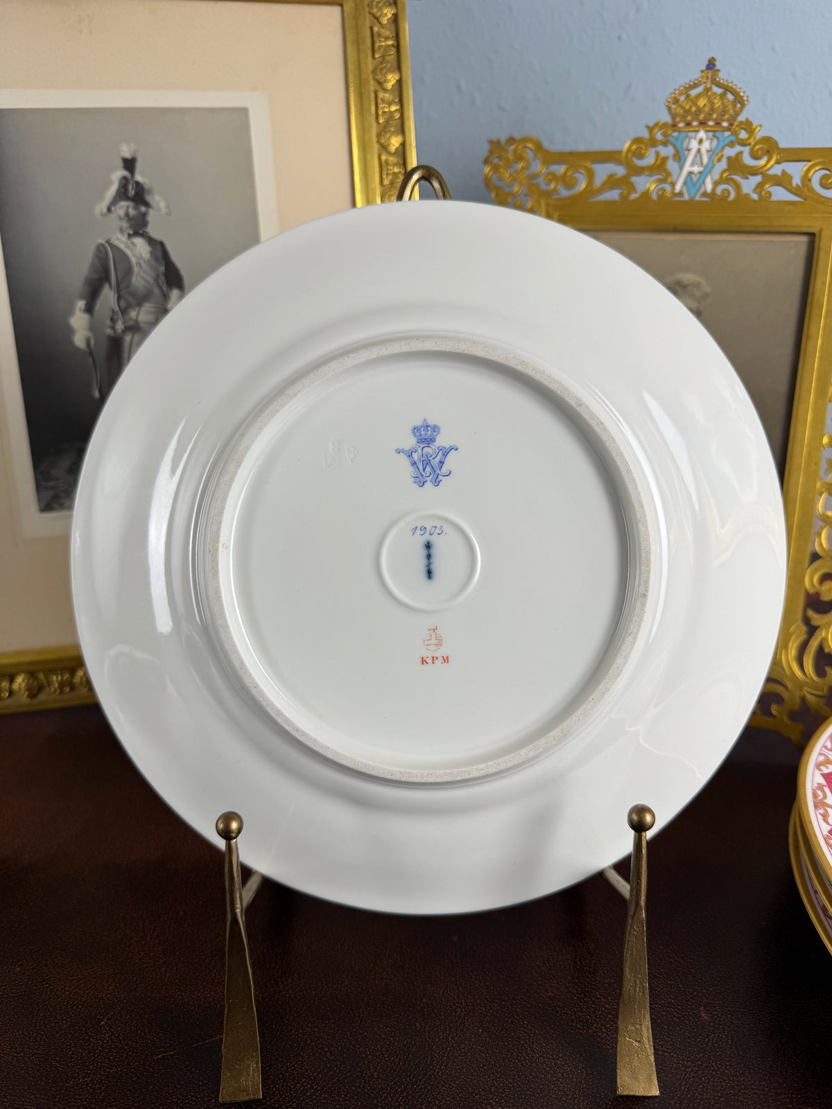Speiseteller aus dem Damaskus-Service, Kaiser Wilhelm II., datiert 1903