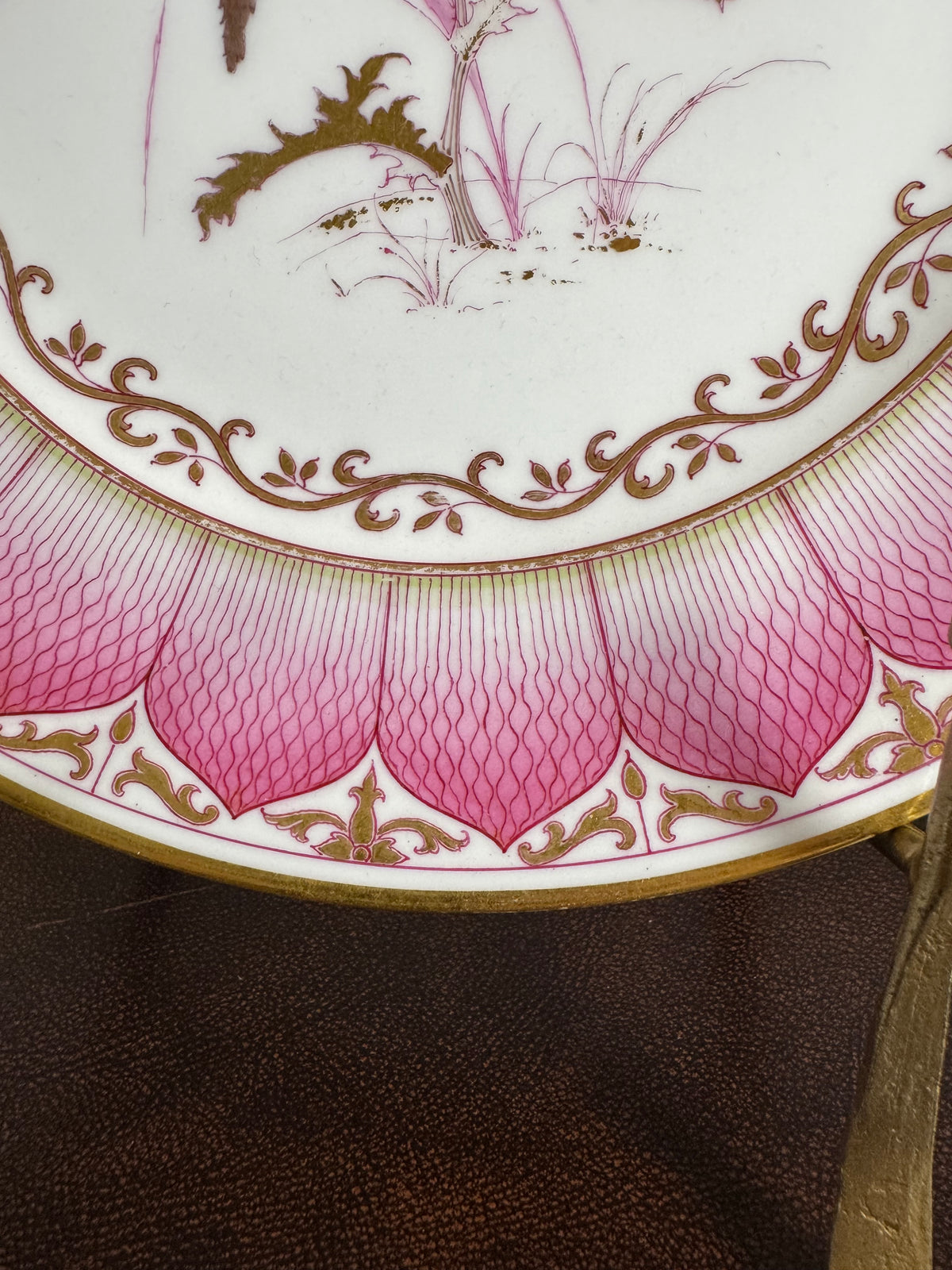 Plat de service du service de Damas, Kaiser Guillaume II, daté de 1906