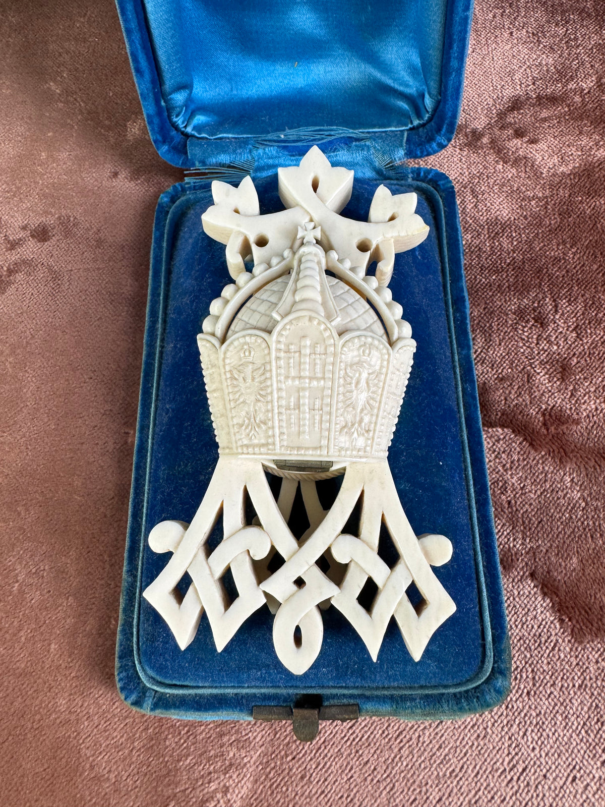 Uhr mit Monogramm der Kaiserin Auguste Victoria, ca. 1890
