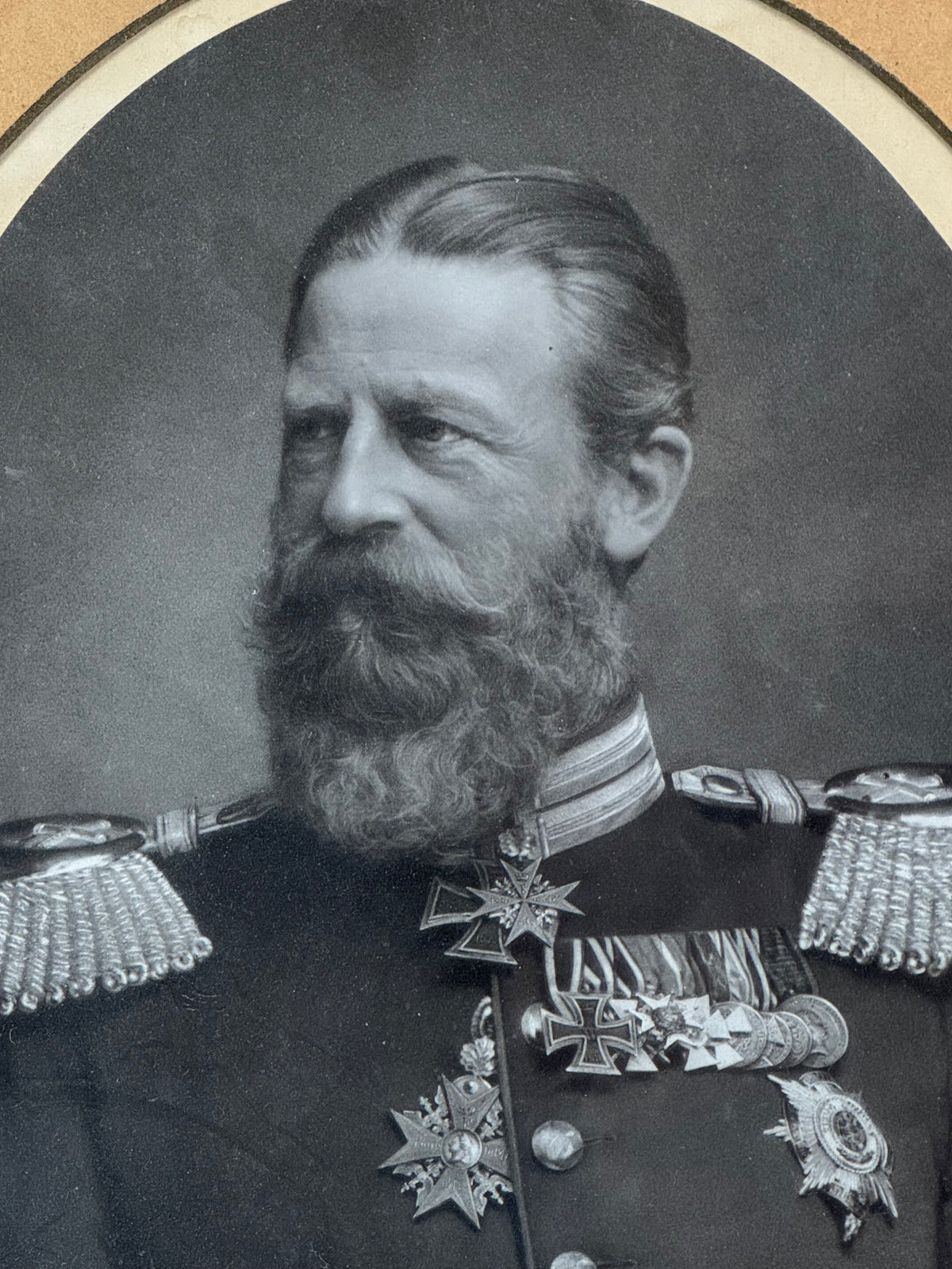 Geschenkrahmen mit einem Portrait von Kaiser Friedrich III., 1888