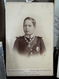 Konvolut Bilder & Co. und Messjacke, Adalbert von Preußen, ca. 1908