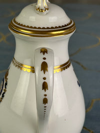 Kaiserliche Mokkakanne mit Deckel von S.M.Y. Hohenzollern, datiert 1908 + 1909 – Porzellan aus dem Besitz  Kaiser Wilhelm II.