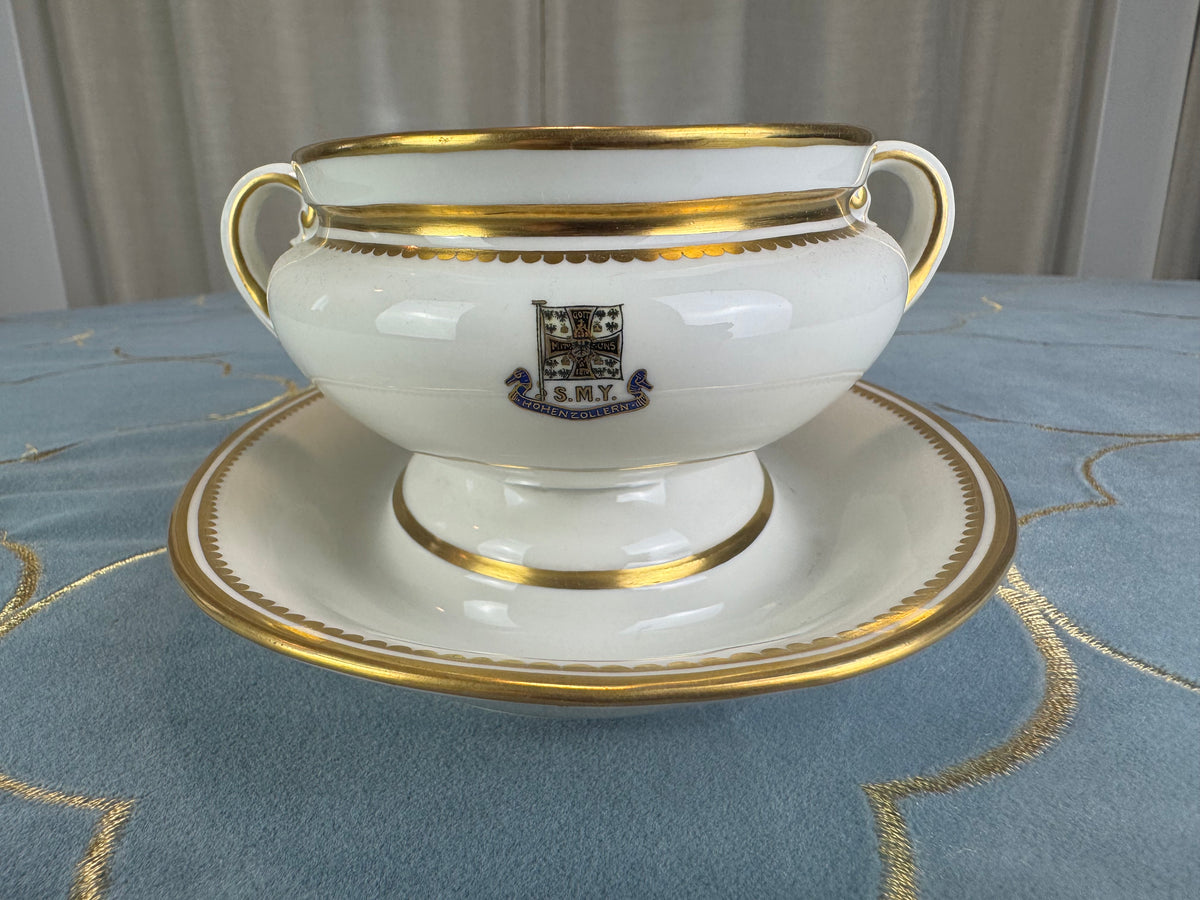 Kaiserliche Sauciere von S.M.Y. Hohenzollern, datiert 1911 – Porzellan aus dem Besitz Kaiser Wilhelm II.