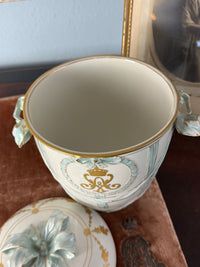 Deckelvase mit Monogramm der Kaiserin Auguste Victoria, KPM Berlin, um 1910