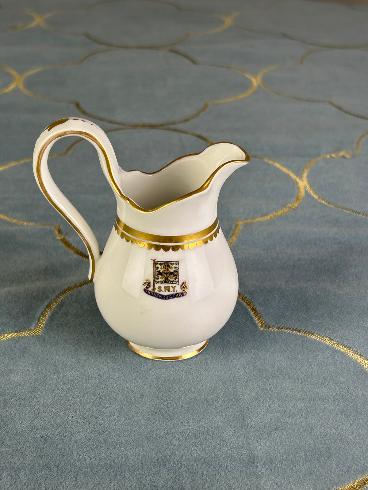 Kaiserliches Milchkännchen von S.M.Y. Hohenzollern, datiert 1905– Porzellan aus dem Besitz  Kaiser Wilhelm II.