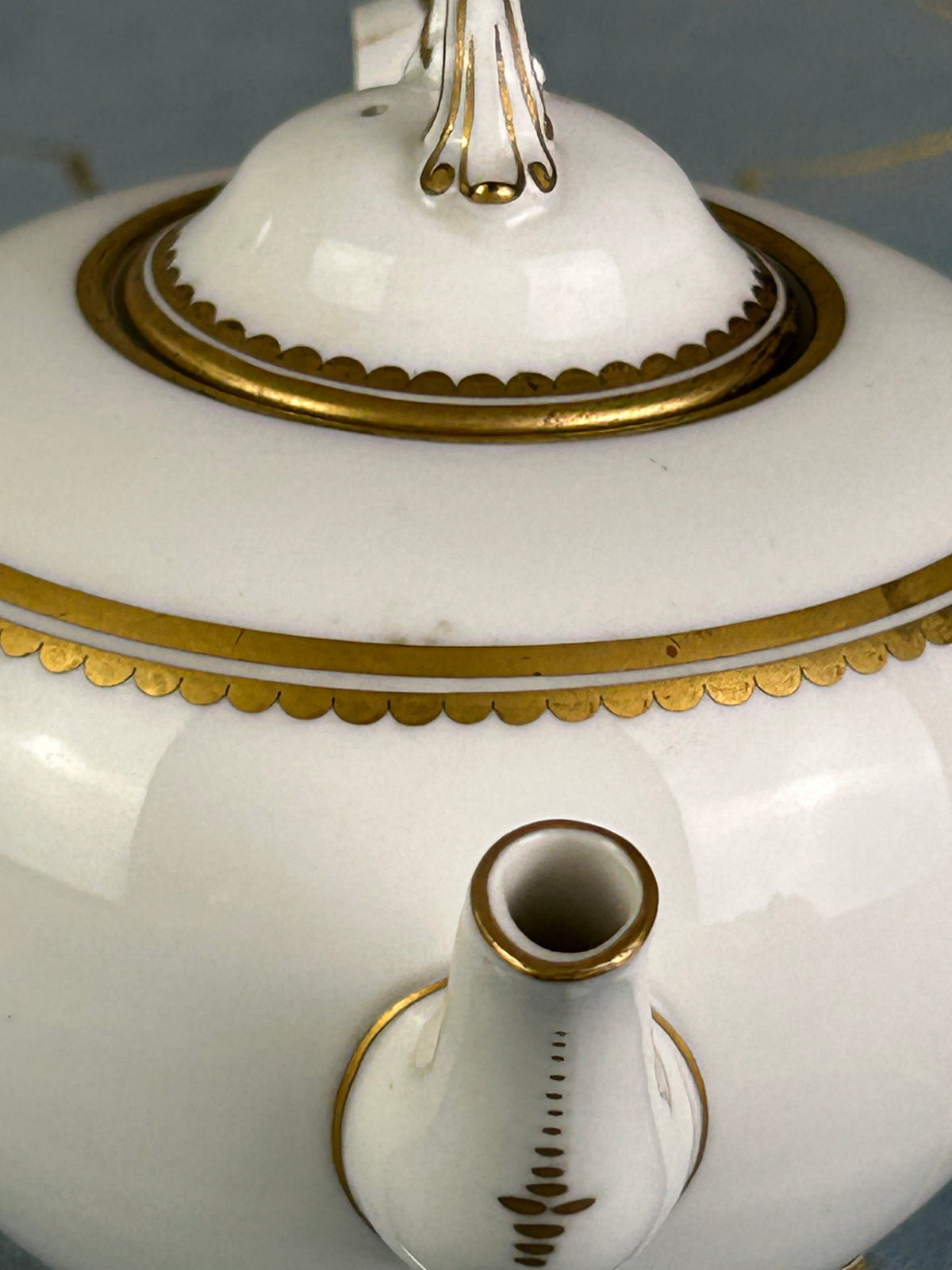 Kaiserliche Teekanne mit Deckel von S.M.Y. Hohenzollern, datiert 1912 – Porzellan aus dem Besitz  Kaiser Wilhelm II.