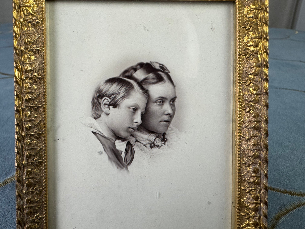 Kronprinzessin Victoria mit ihrem zehnjährigen Sohn Kaiser Wilhelm II., ca. 1869