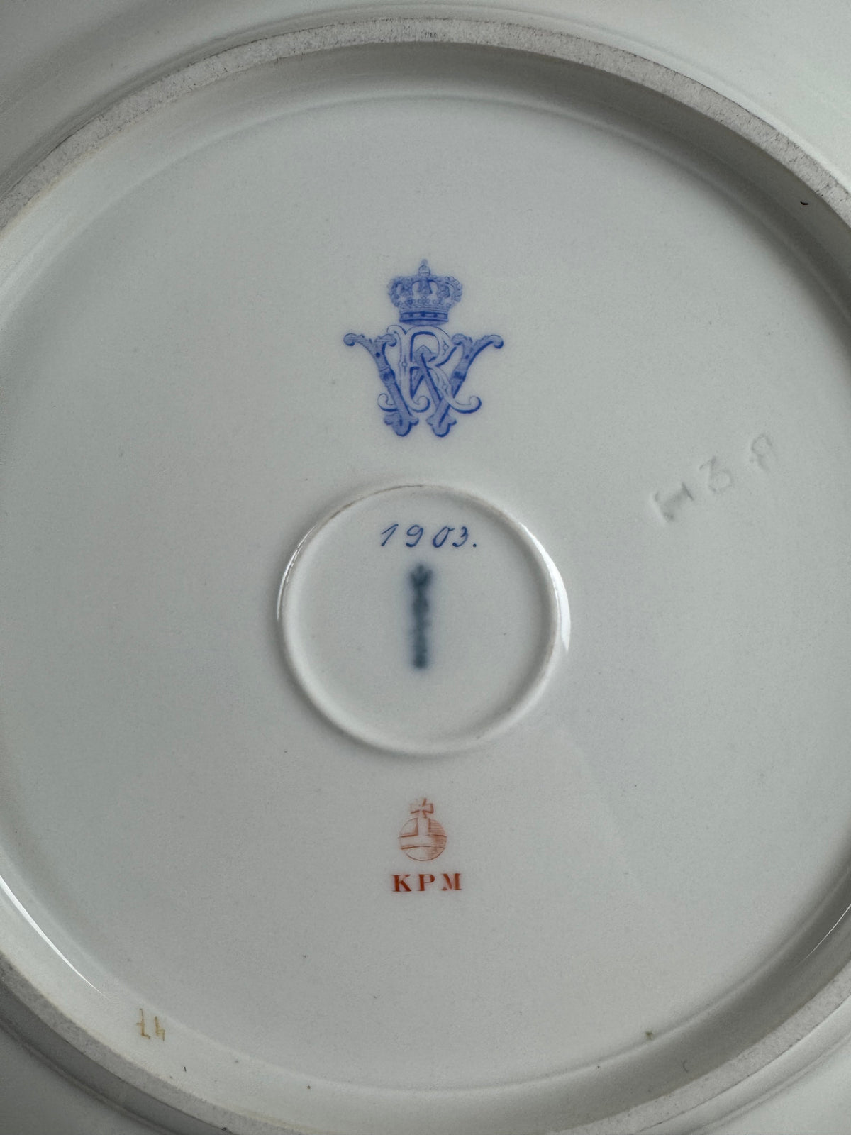 Plat de service du service de Damas, Kaiser Guillaume II, daté de 1906